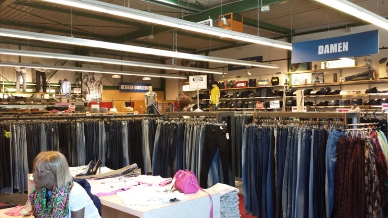 Yeans Halle Outlet Deizisau