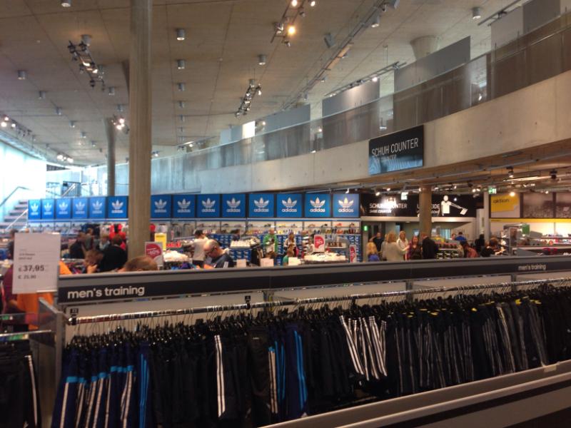 Adidas Outlet Herzogenaurach: Schnäppchen auf