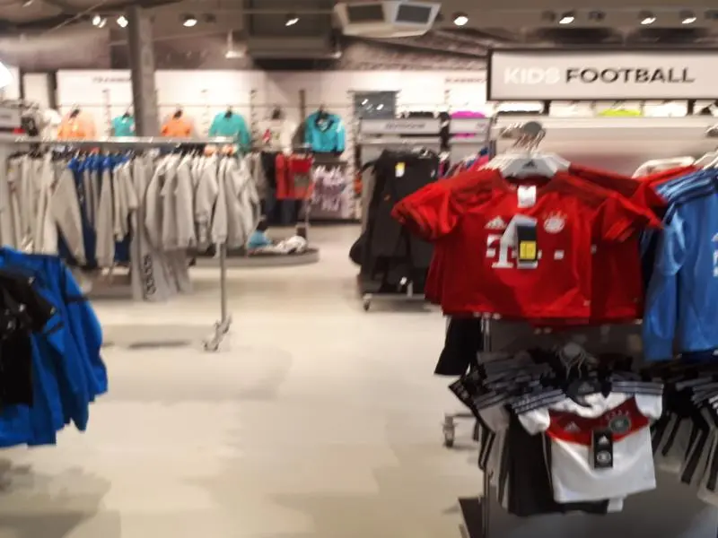 Adidas Factory Outlet Shop Piding