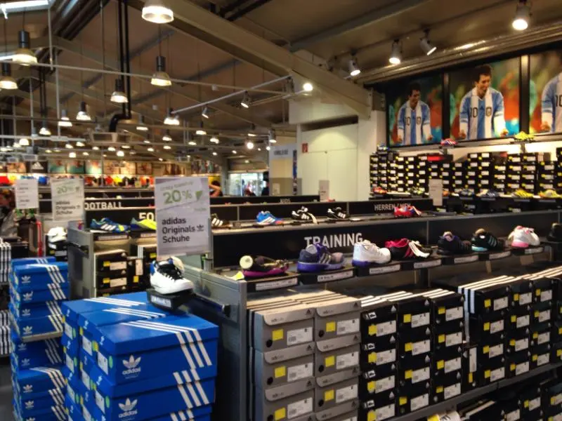 Adidas Factory Outlet Shop Piding