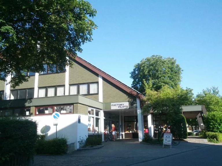 FACTORY PILOTS Outlet Eching