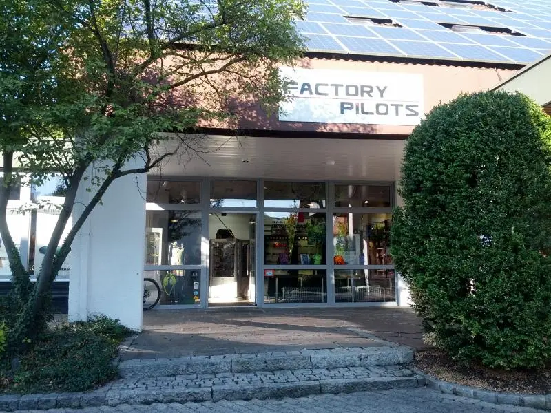FACTORY PILOTS Eching